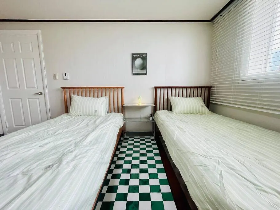 Apartment The Biggest Three Bedroom In Hongdae, Sinchon, Yonsei Seoul