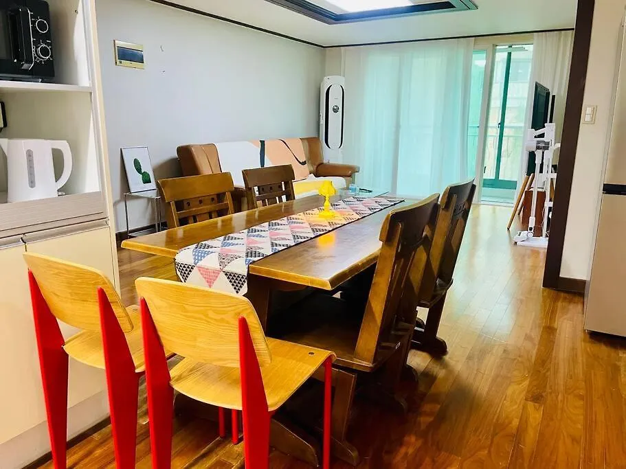Apartment The Biggest Three Bedroom In Hongdae, Sinchon, Yonsei Seoul