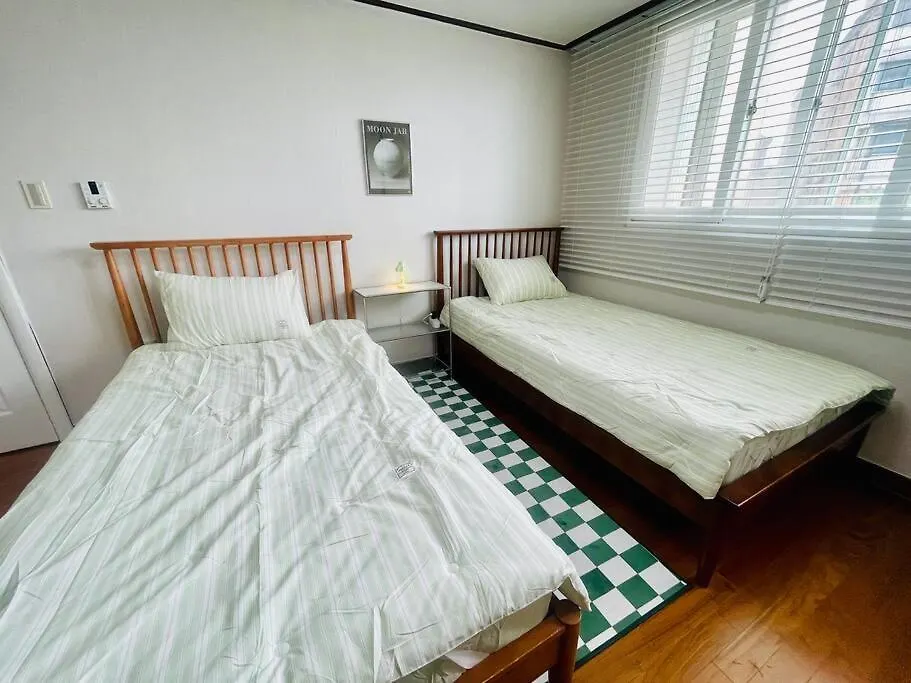 Apartment The Biggest Three Bedroom In Hongdae, Sinchon, Yonsei Seoul